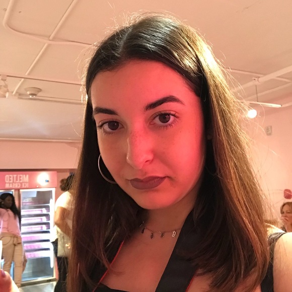 Meet your Posher, Gabby - Picture 1 of 1